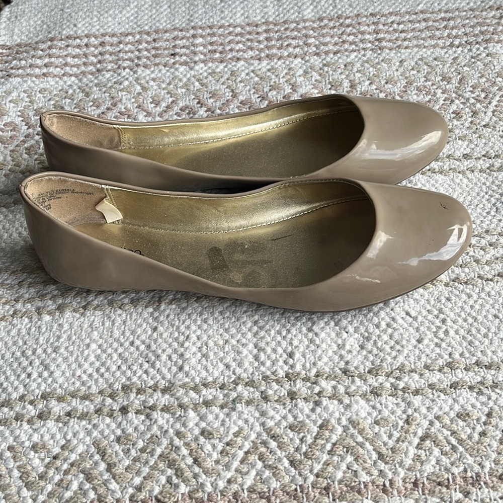 Nude Flats Size 7